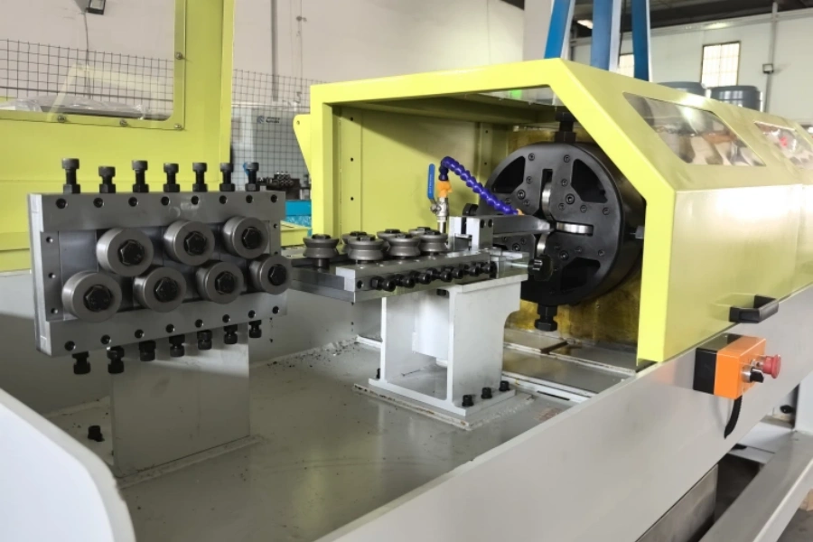 Enamelled rectangular copper wire rolling machine